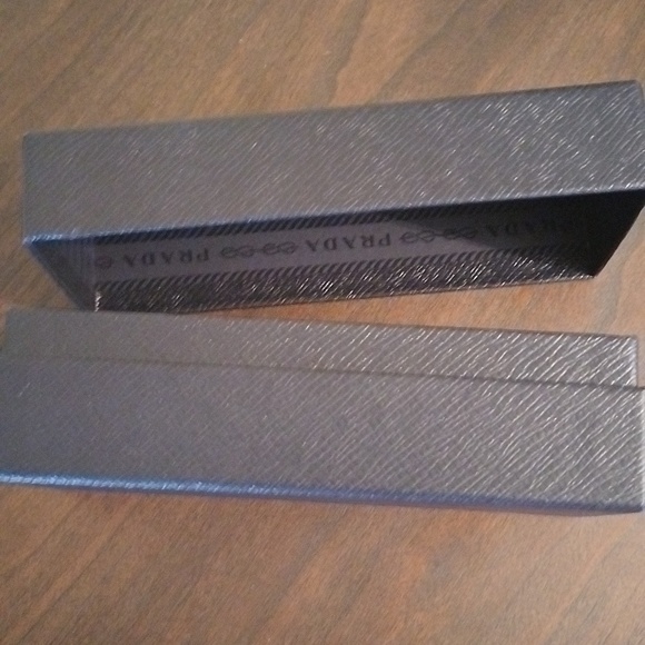 Prada sunglasses box - Picture 3 of 4